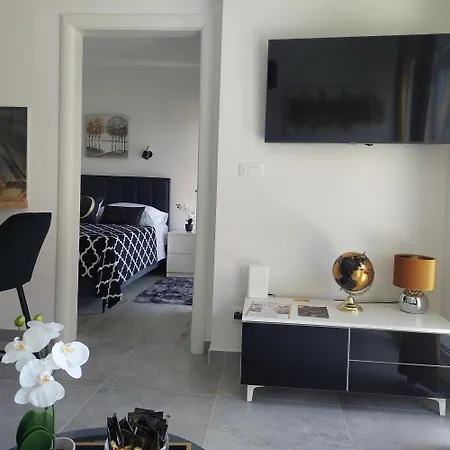 Modern Luxury Diva 1 , 4 Stars, Ciovo, Okrug Τρογκίρ