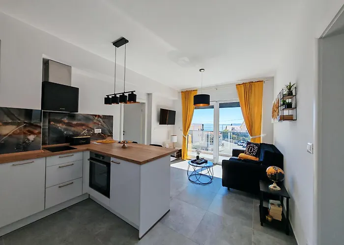 Modern Luxury Diva 1 , 4 Stars, Ciovo, Okrug *