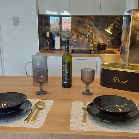 Modern Luxury Diva 1 , 4 Stars, Ciovo, Okrug