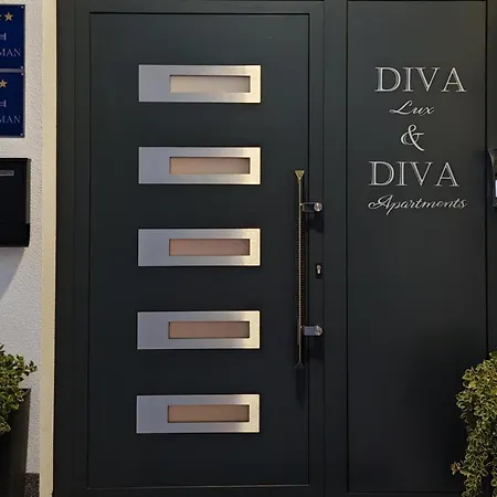 Modern Luxury Diva 1 , 4 Stars, Ciovo, Okrug